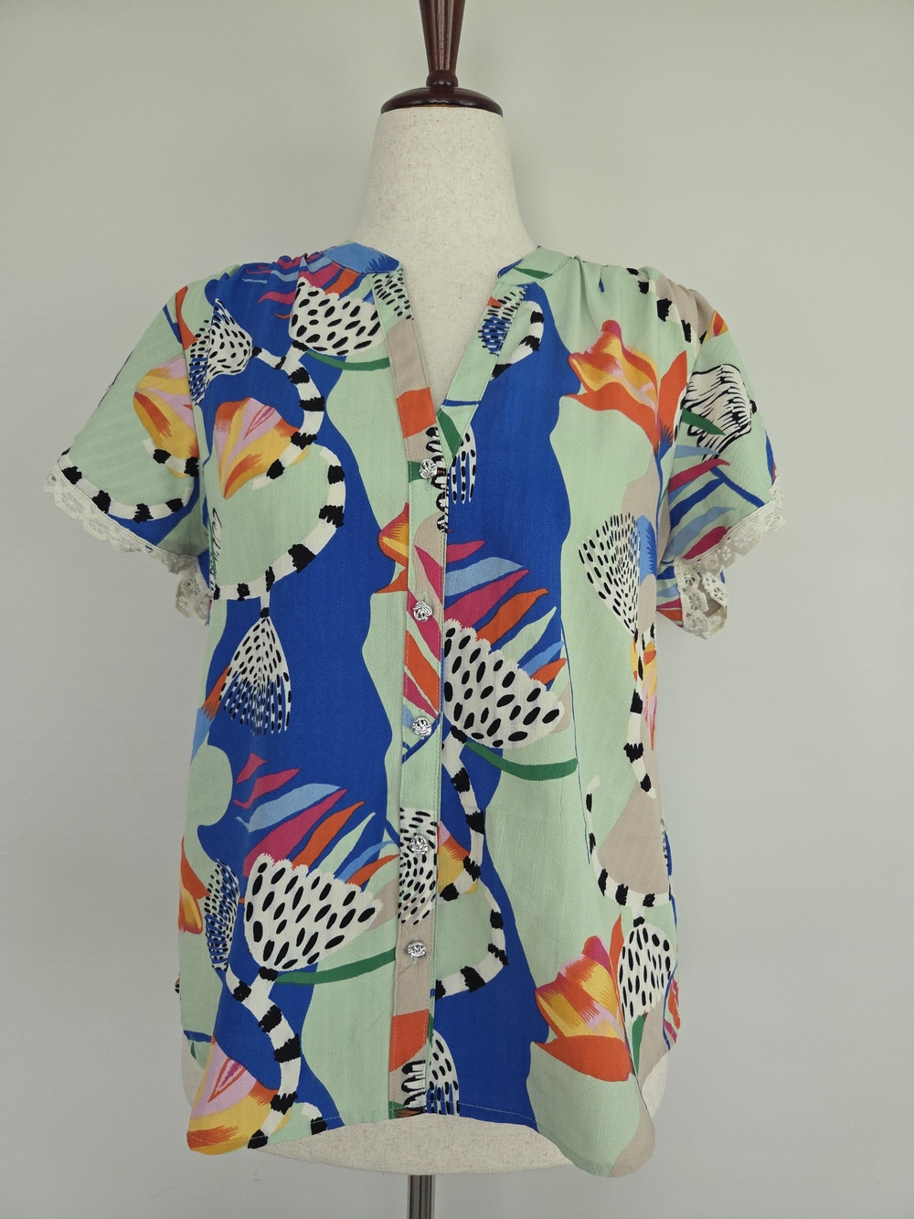 Latia Floral Print Button-Down Top - Multicolor XL